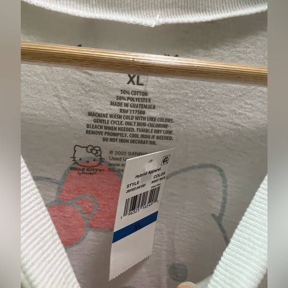 Love Tribe Hello Kitty Graphic Tee White XL NEW - Picture 2 of 3